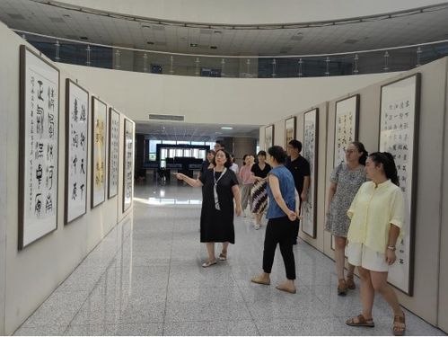 美術(shù)學(xué)院黨委組織教師參觀廉潔文化書畫作品展，深化文化藝術(shù)交流活動